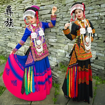 Етническа мода Нов дизайн Малцинствена група Miao N Yi Деликатен бродиран костюм Женска рокля Фестивал Сценично облекло