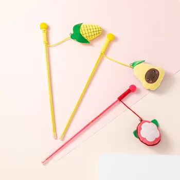 Търговия на едро с цветни стълбове, забавни пластмасови котешки пръчици, серия плодови кукли с котешка трева и интерактивни котешки зъби моларни играчки acr