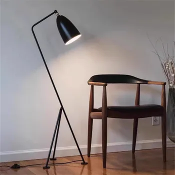 Индустриална подова лампа Дания Дизайнер Ретро Macaron минималистична лампа за спалня Creative Studio Всекидневна статив лампа